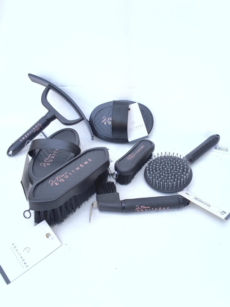 [73872] Kit de pansage equitheme je t’aime noir 7 pieces