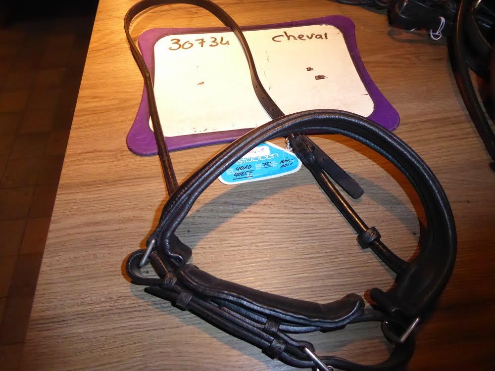 muserolle pull back large bombé rond cuir rond noir stubben cheval