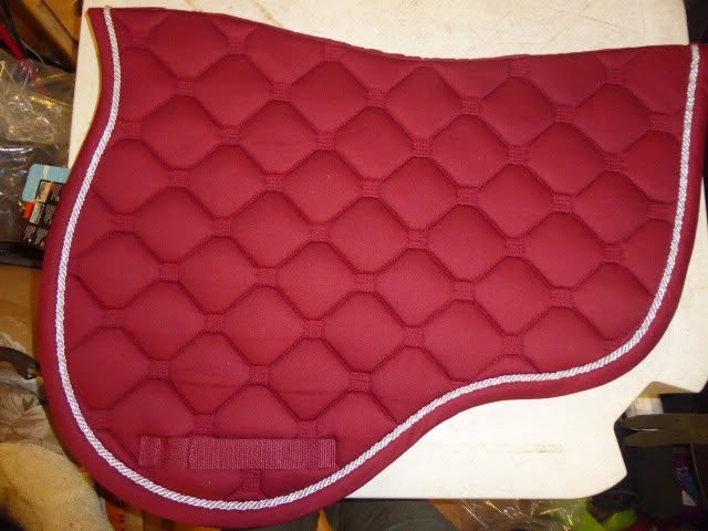 Tapis sport EQUITHÈME “Découpé” bordeaux cheval
