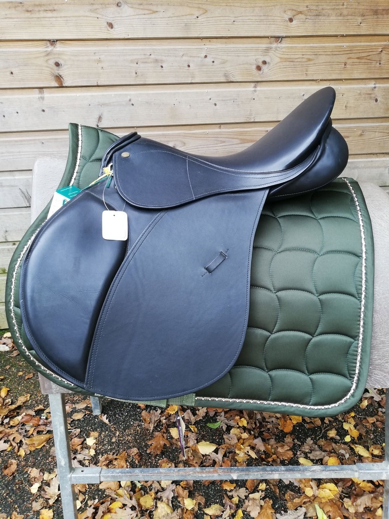 selle mixte hubertus noir 17 pouces