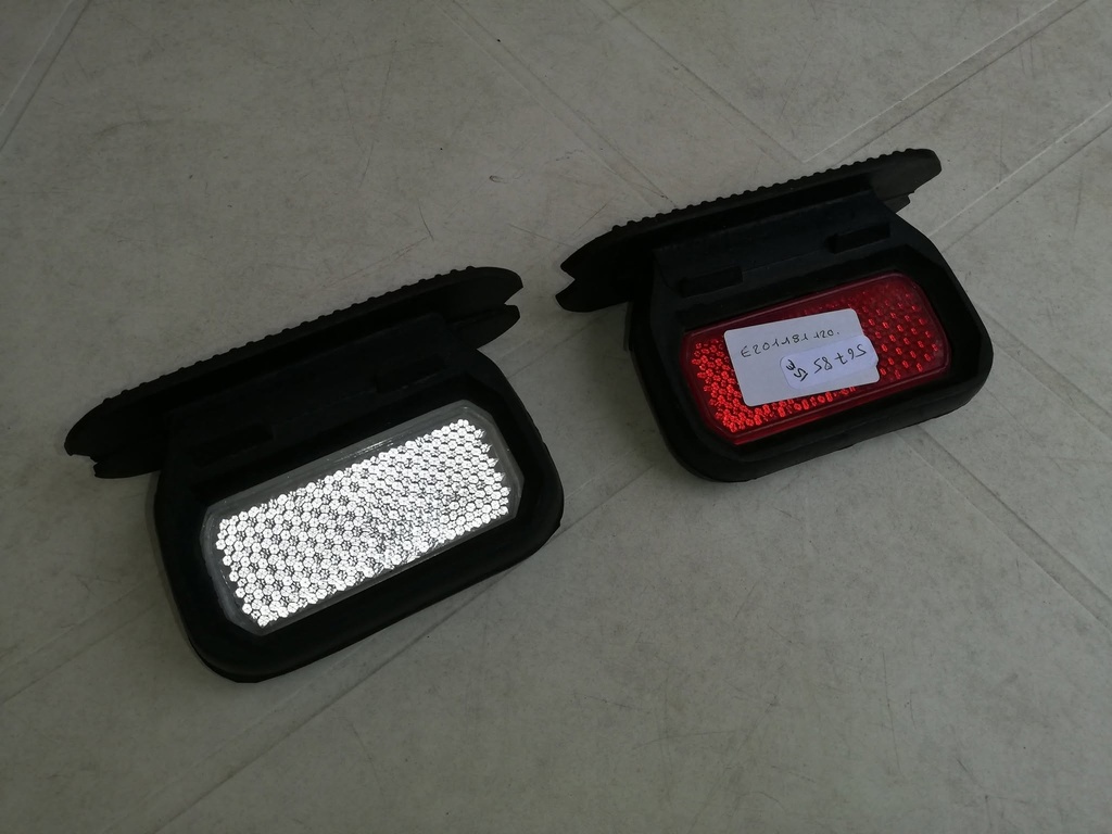 Semelles caoutchouc noires à catadioptre