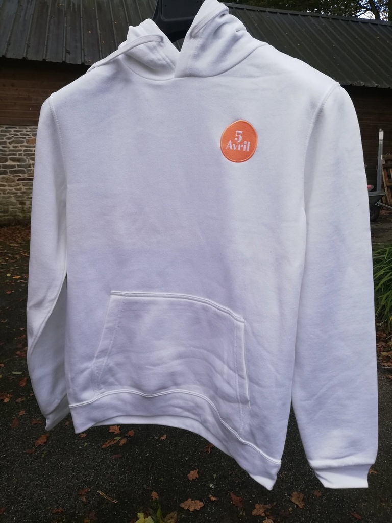 Sweat 5 avril blanc lot de 13 (3 XS, 3 S, 4M, 1L,2XL)