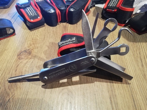 outil multifonction (clé crampons, taraud, cure pied…) horsetools