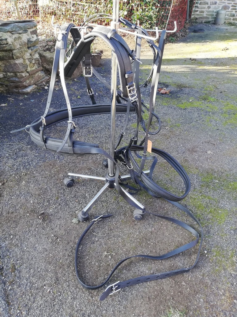 harnais biothane/doublé alveolaire (manque bride et sellette mais sangle presente) noir cheval
