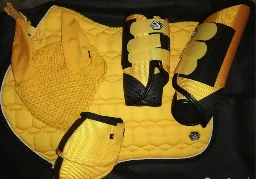 ensemble cross jaune : tapis+ bonnet cheval+ guetres anterieurs + posterieurs + cloches XL