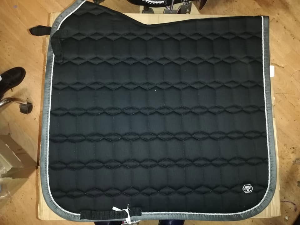 Tapis de selle QHP Eldorado Elegant D Full